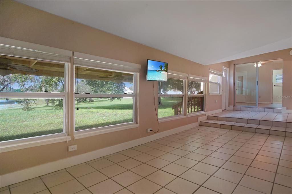 En Venta: $295,000 (4 camas, 2 baños, 1844 Pies cuadrados)