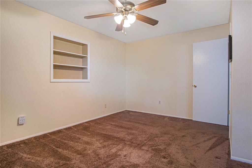 En Venta: $295,000 (4 camas, 2 baños, 1844 Pies cuadrados)