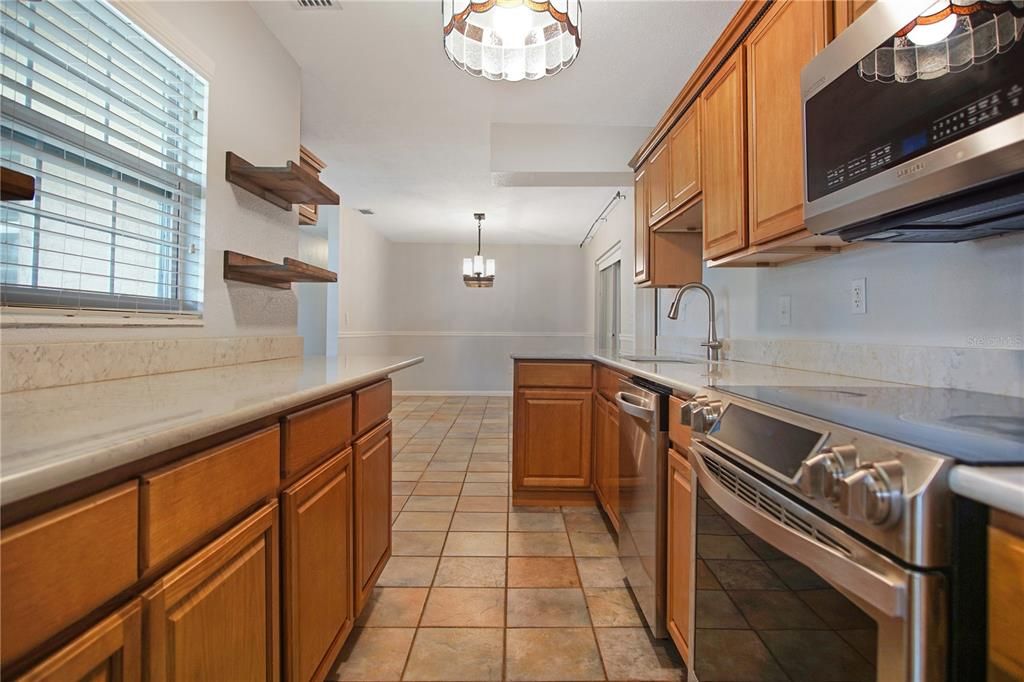 En Venta: $295,000 (4 camas, 2 baños, 1844 Pies cuadrados)