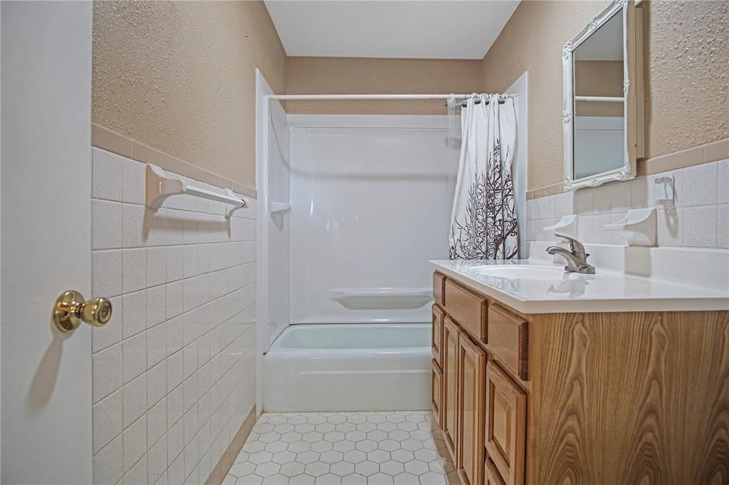 En Venta: $295,000 (4 camas, 2 baños, 1844 Pies cuadrados)