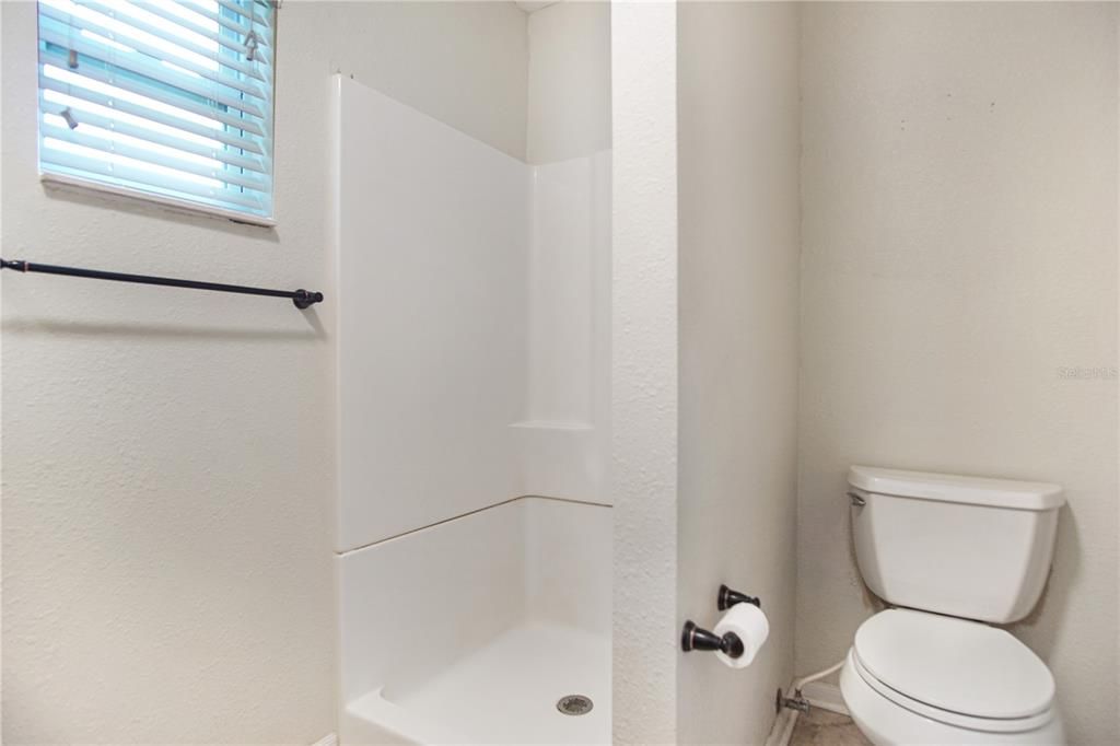 En Venta: $295,000 (4 camas, 2 baños, 1844 Pies cuadrados)