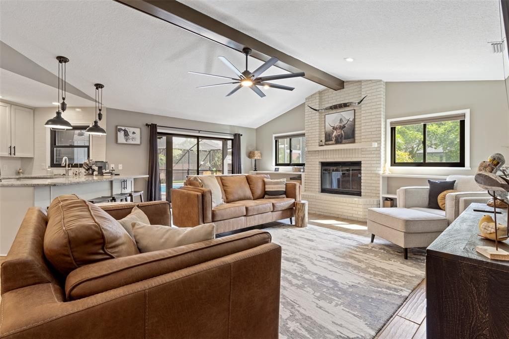 Activo con contrato: $799,999 (4 camas, 2 baños, 2636 Pies cuadrados)