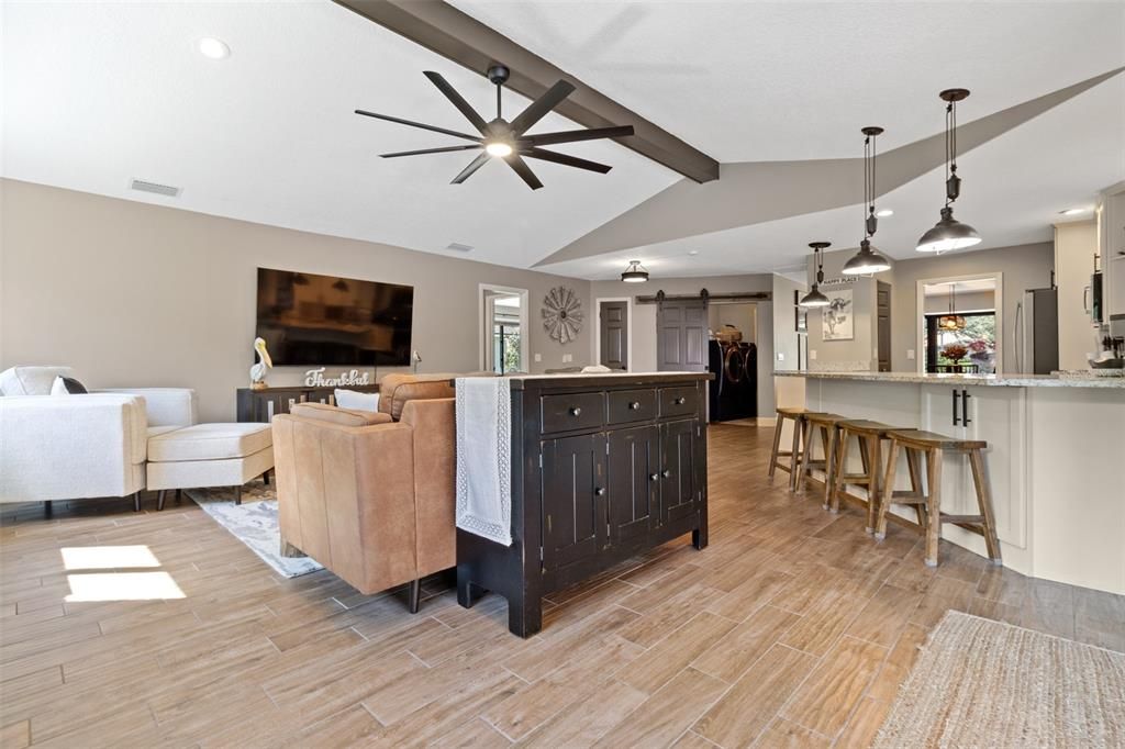 Activo con contrato: $799,999 (4 camas, 2 baños, 2636 Pies cuadrados)