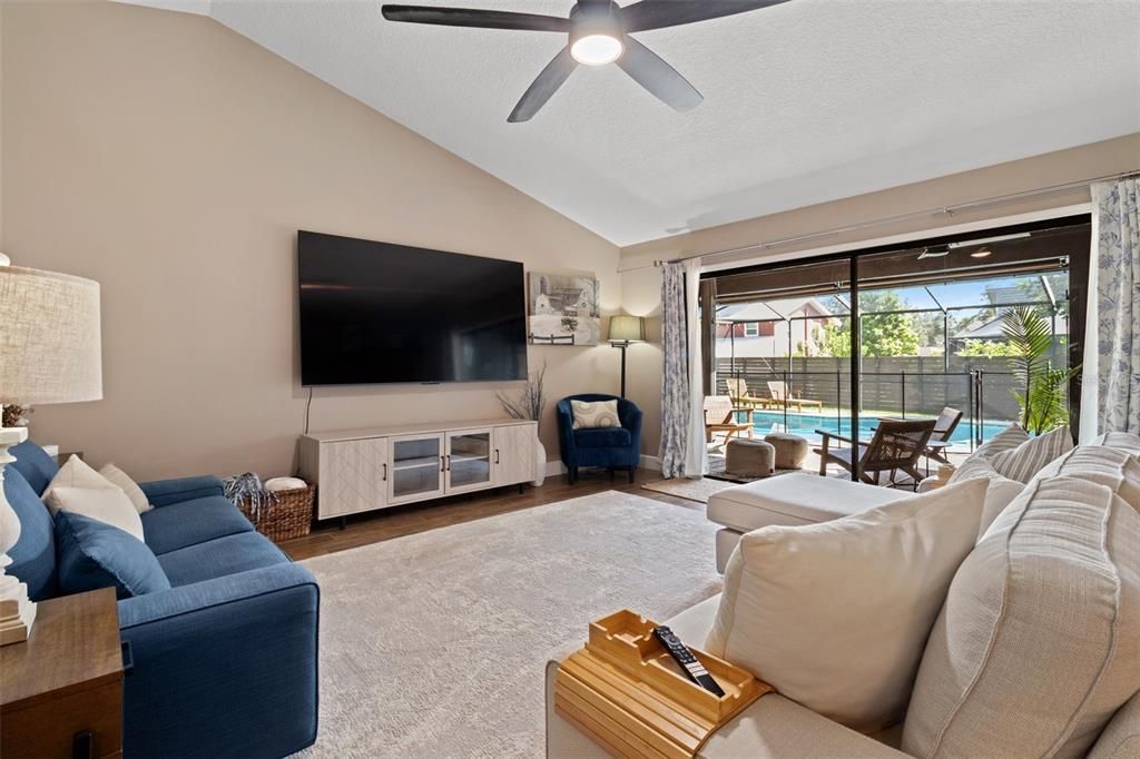 Activo con contrato: $799,999 (4 camas, 2 baños, 2636 Pies cuadrados)