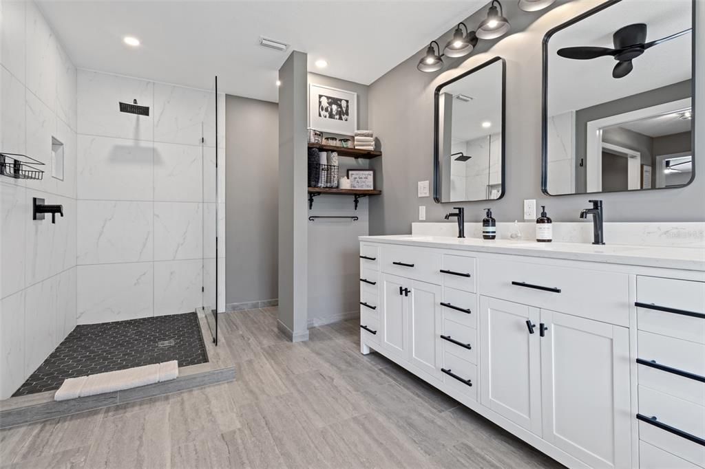 Activo con contrato: $799,999 (4 camas, 2 baños, 2636 Pies cuadrados)