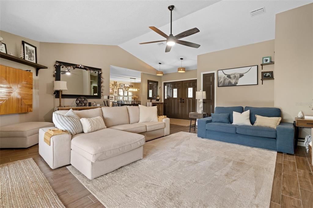 Activo con contrato: $799,999 (4 camas, 2 baños, 2636 Pies cuadrados)