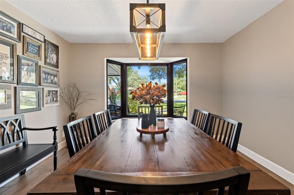 Activo con contrato: $799,999 (4 camas, 2 baños, 2636 Pies cuadrados)