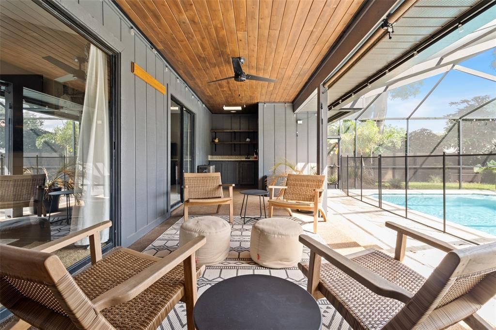 Activo con contrato: $799,999 (4 camas, 2 baños, 2636 Pies cuadrados)