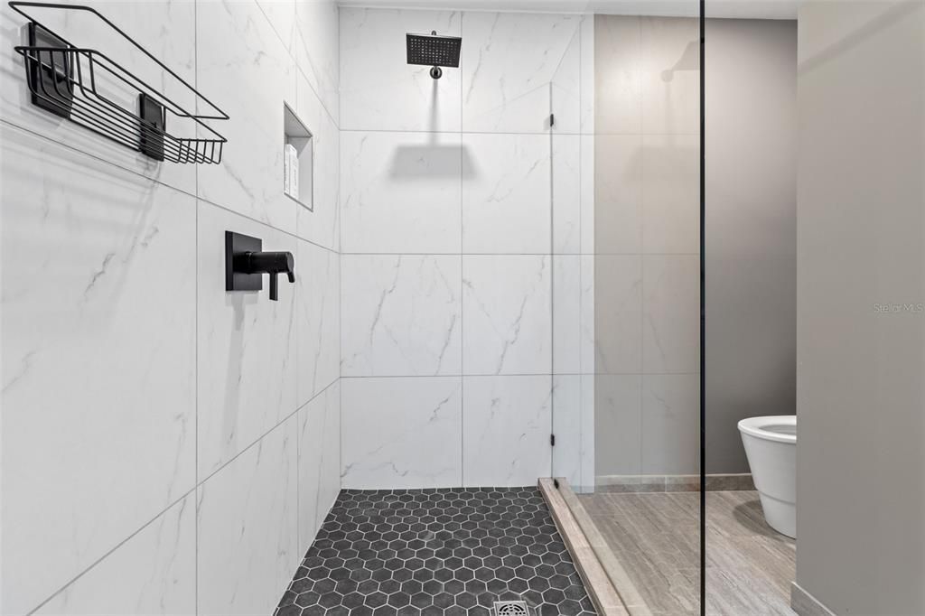 Activo con contrato: $799,999 (4 camas, 2 baños, 2636 Pies cuadrados)