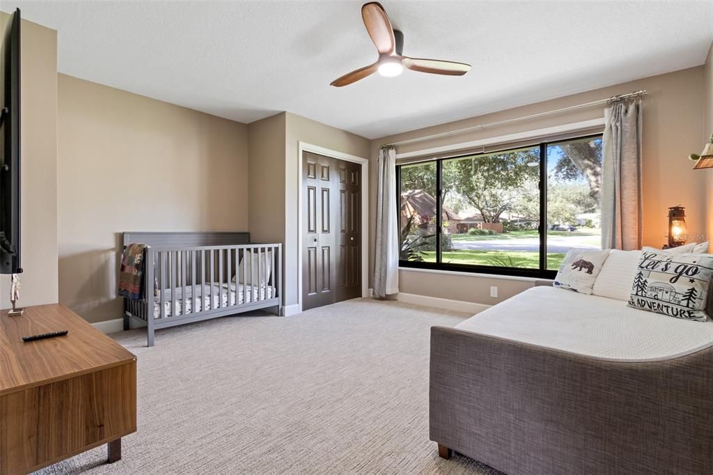 Activo con contrato: $799,999 (4 camas, 2 baños, 2636 Pies cuadrados)