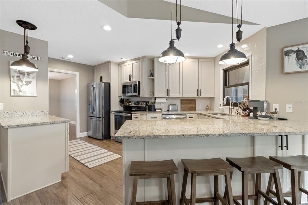 Activo con contrato: $799,999 (4 camas, 2 baños, 2636 Pies cuadrados)