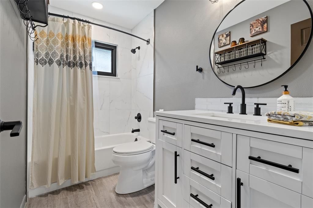 Activo con contrato: $799,999 (4 camas, 2 baños, 2636 Pies cuadrados)