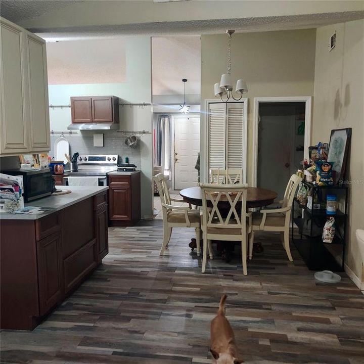 En Venta: $300,000 (3 camas, 2 baños, 1759 Pies cuadrados)