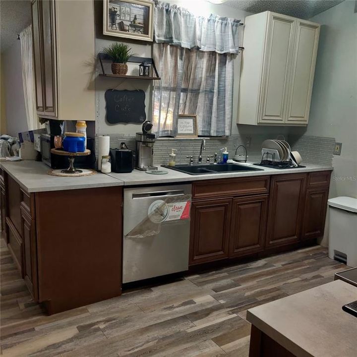 En Venta: $300,000 (3 camas, 2 baños, 1759 Pies cuadrados)