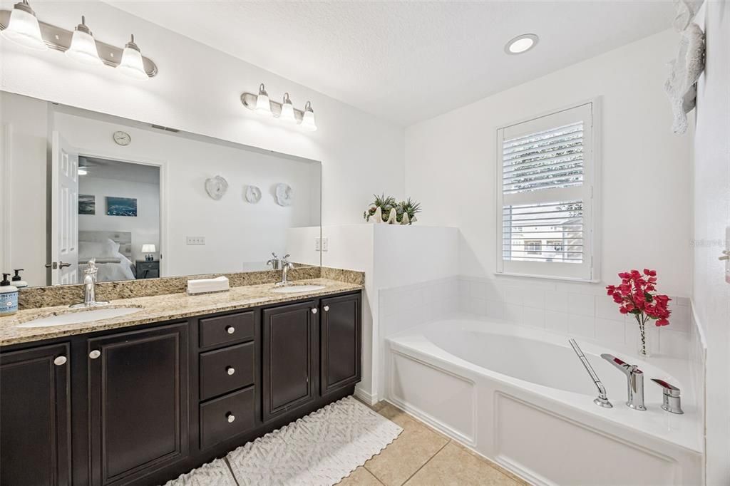 For Sale: $334,900 (3 beds, 2 baths, 1575 Square Feet)