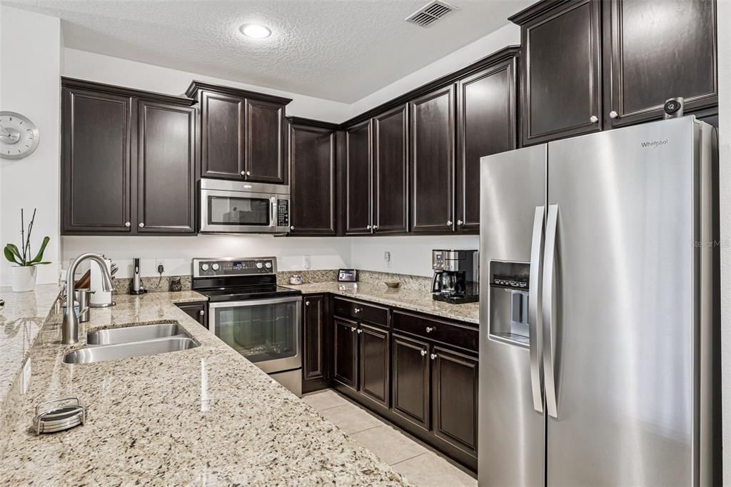 For Sale: $334,900 (3 beds, 2 baths, 1575 Square Feet)