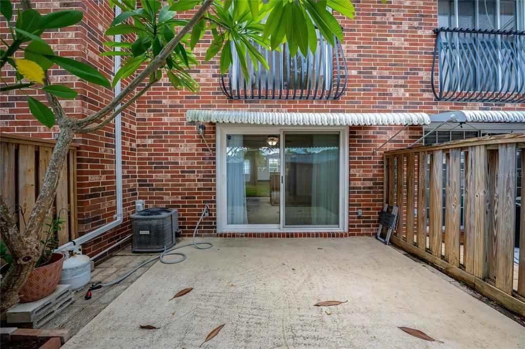 На продажу: $154,000 (2 спален, 1 ванн, 1122 Квадратных фут)