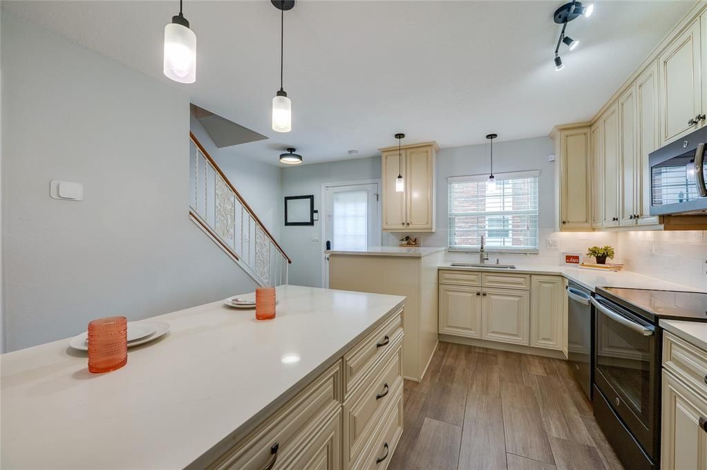 На продажу: $154,000 (2 спален, 1 ванн, 1122 Квадратных фут)