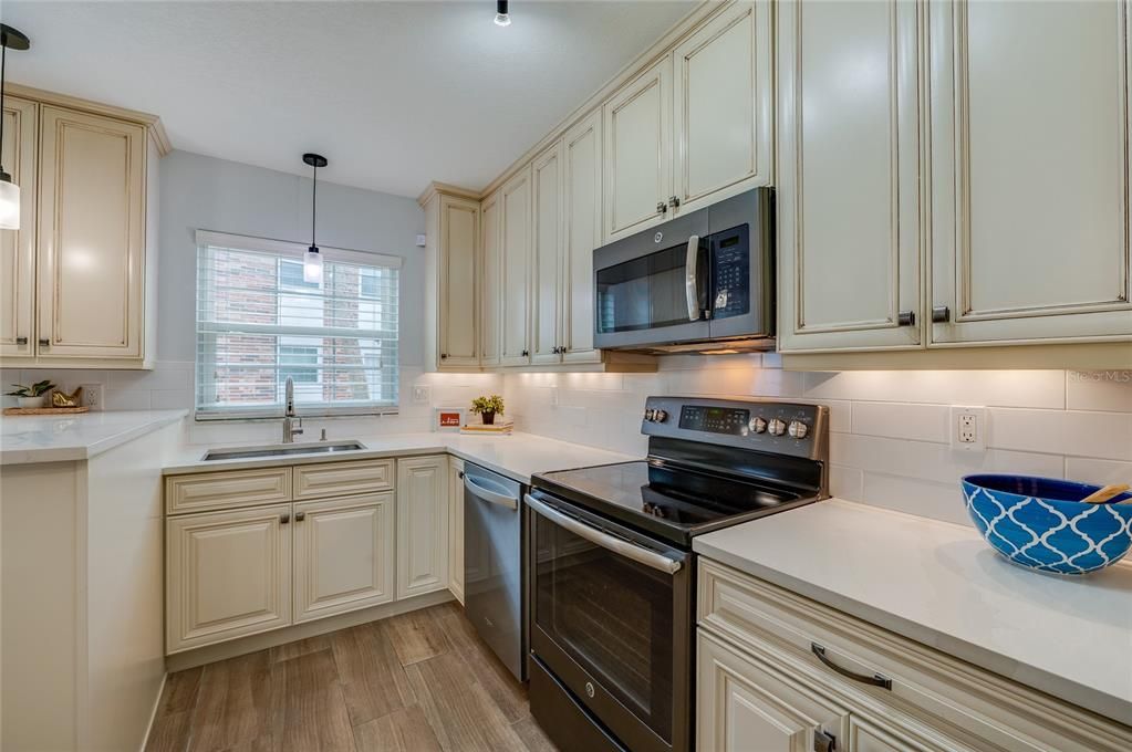 На продажу: $154,000 (2 спален, 1 ванн, 1122 Квадратных фут)