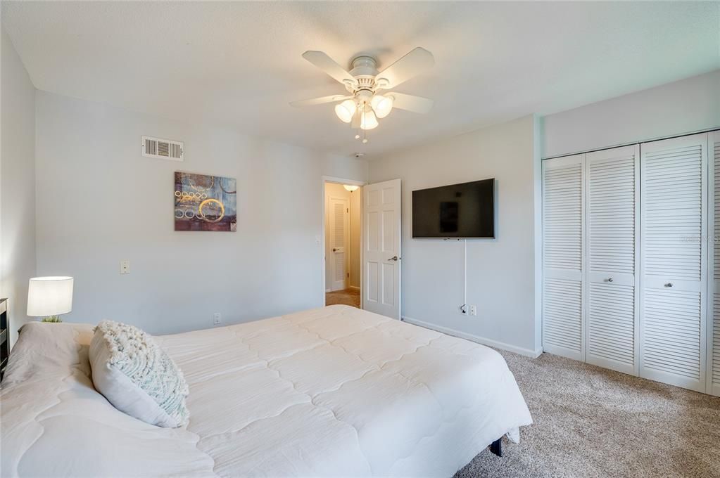 На продажу: $154,000 (2 спален, 1 ванн, 1122 Квадратных фут)