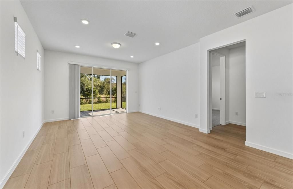 For Sale: $361,160 (2 beds, 2 baths, 1405 Square Feet)