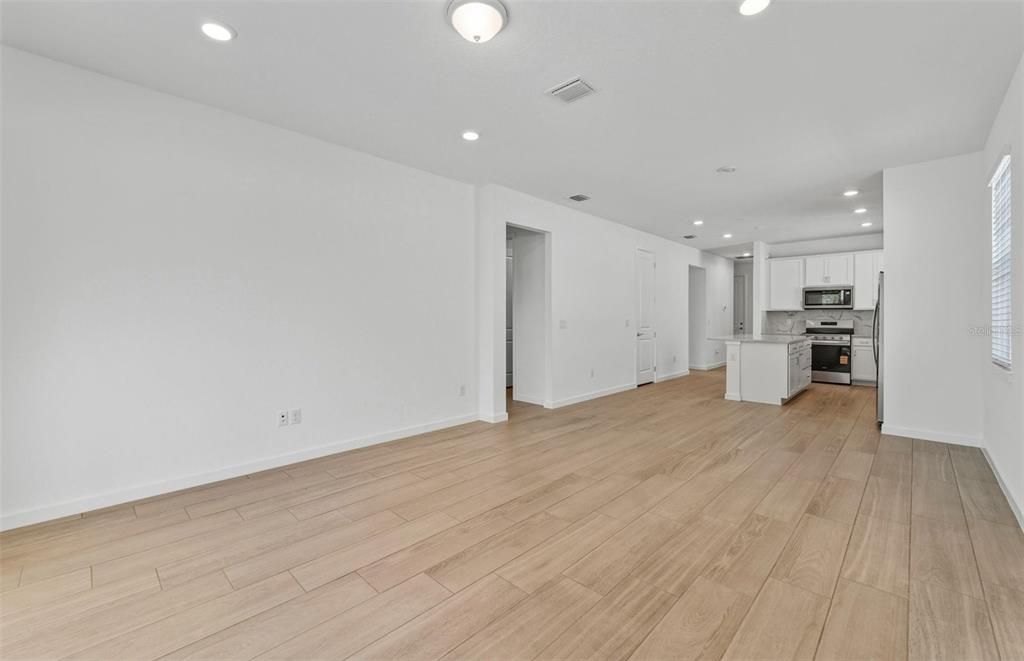 For Sale: $361,160 (2 beds, 2 baths, 1405 Square Feet)