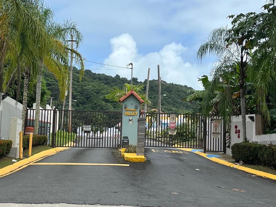 На продажу: $75,000 (0.24 acres)