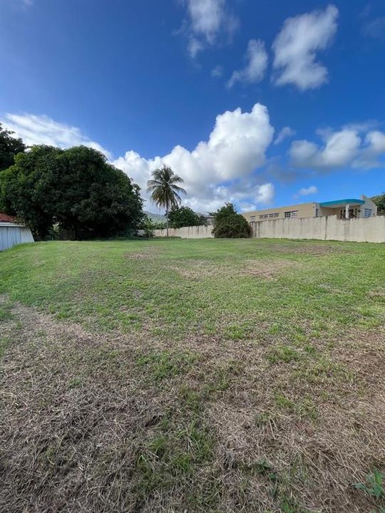 На продажу: $75,000 (0.24 acres)