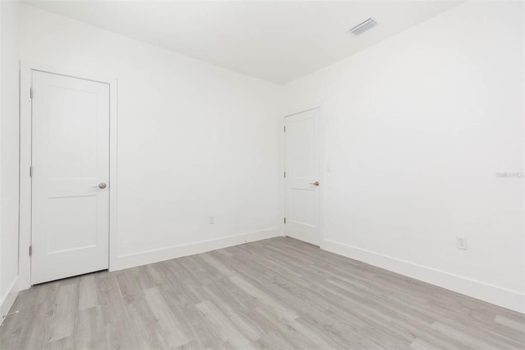 Activo con contrato: $234,900 (3 camas, 2 baños, 902 Pies cuadrados)