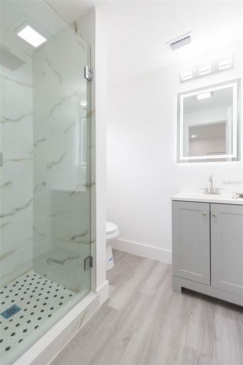 Activo con contrato: $234,900 (3 camas, 2 baños, 902 Pies cuadrados)