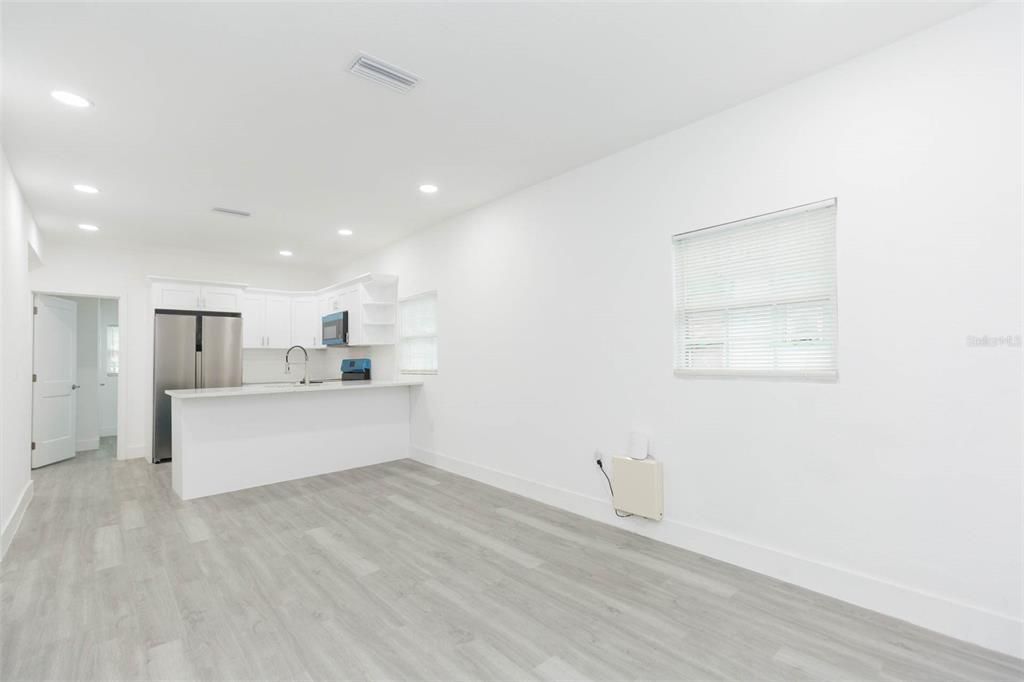 Activo con contrato: $234,900 (3 camas, 2 baños, 902 Pies cuadrados)