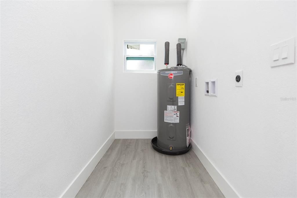 Activo con contrato: $234,900 (3 camas, 2 baños, 902 Pies cuadrados)