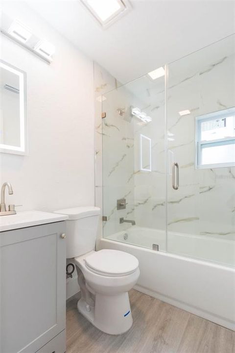 Activo con contrato: $234,900 (3 camas, 2 baños, 902 Pies cuadrados)