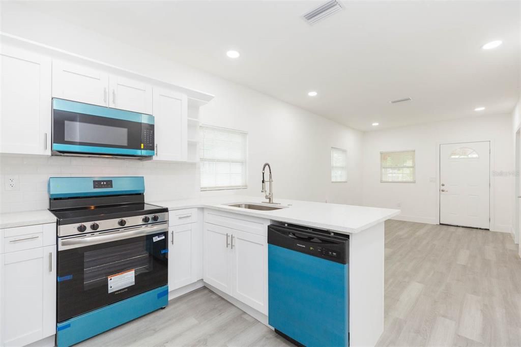 Activo con contrato: $234,900 (3 camas, 2 baños, 902 Pies cuadrados)