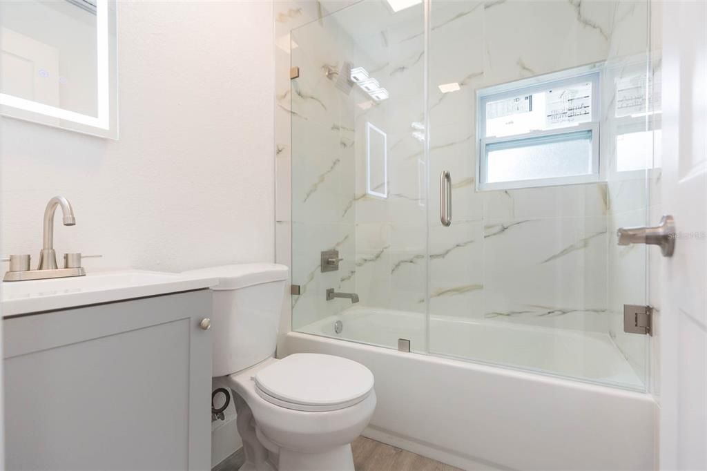 Activo con contrato: $234,900 (3 camas, 2 baños, 902 Pies cuadrados)