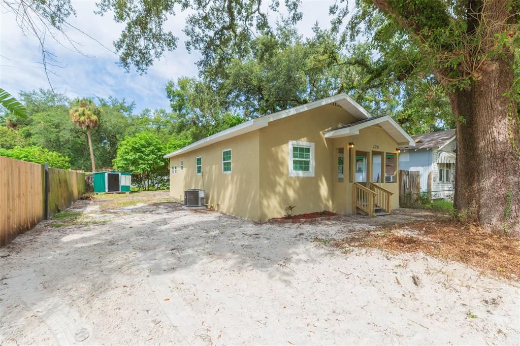 Activo con contrato: $234,900 (3 camas, 2 baños, 902 Pies cuadrados)