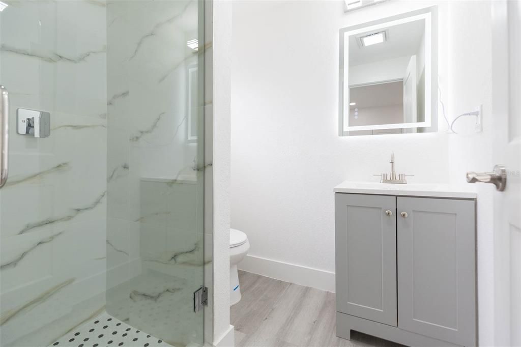 Activo con contrato: $234,900 (3 camas, 2 baños, 902 Pies cuadrados)