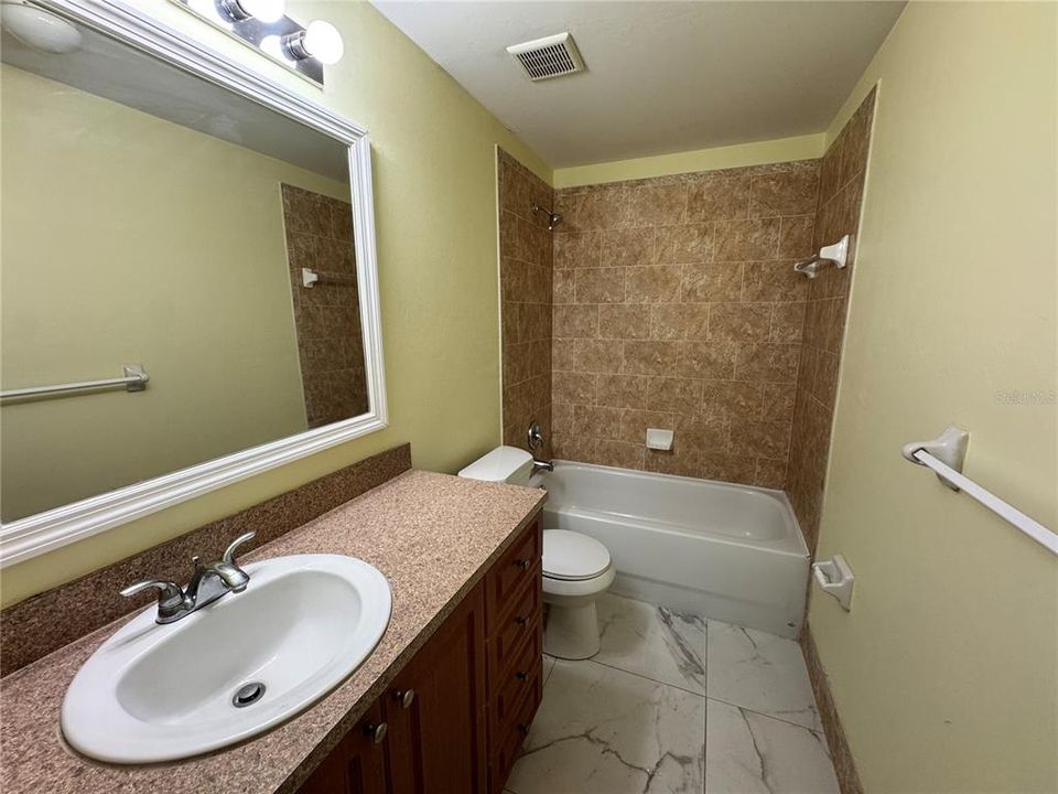 出租: $1,800 (3 贝兹, 2 浴室, 1227 平方英尺)