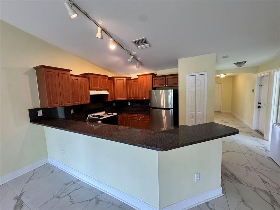 出租: $1,800 (3 贝兹, 2 浴室, 1227 平方英尺)