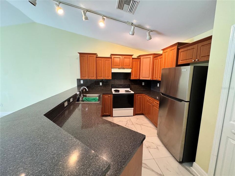 出租: $1,800 (3 贝兹, 2 浴室, 1227 平方英尺)