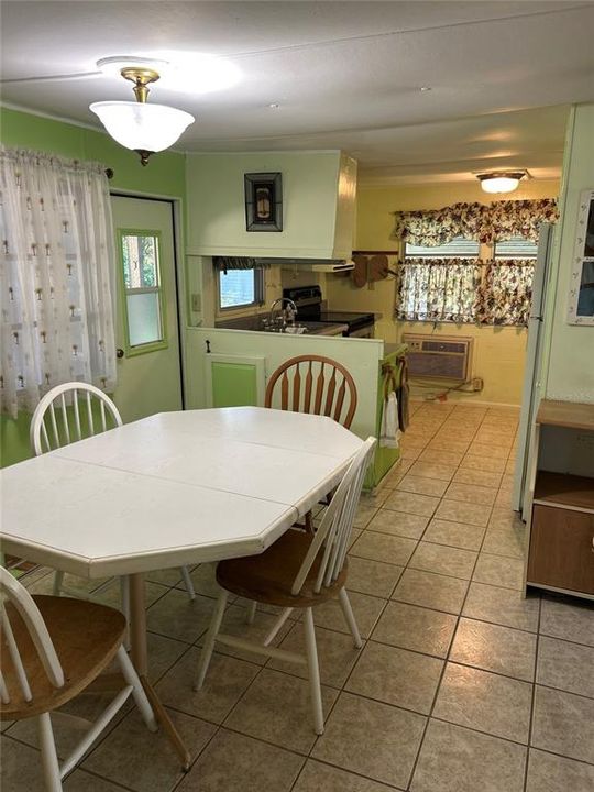 Active With Contract: $89,000 (2 beds, 1 baths, 778 Square Feet)