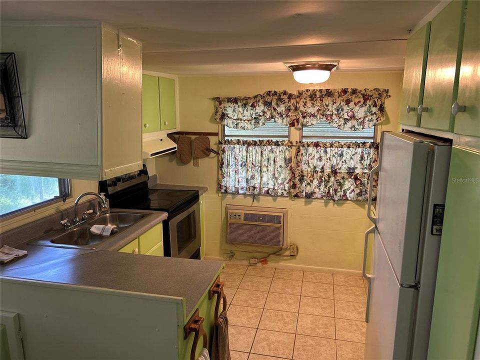 Active With Contract: $89,000 (2 beds, 1 baths, 778 Square Feet)