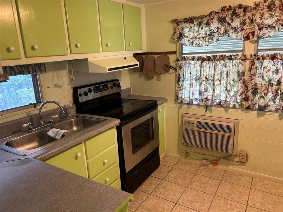Active With Contract: $89,000 (2 beds, 1 baths, 778 Square Feet)