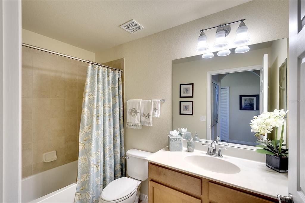 Activo con contrato: $264,900 (2 camas, 2 baños, 1232 Pies cuadrados)