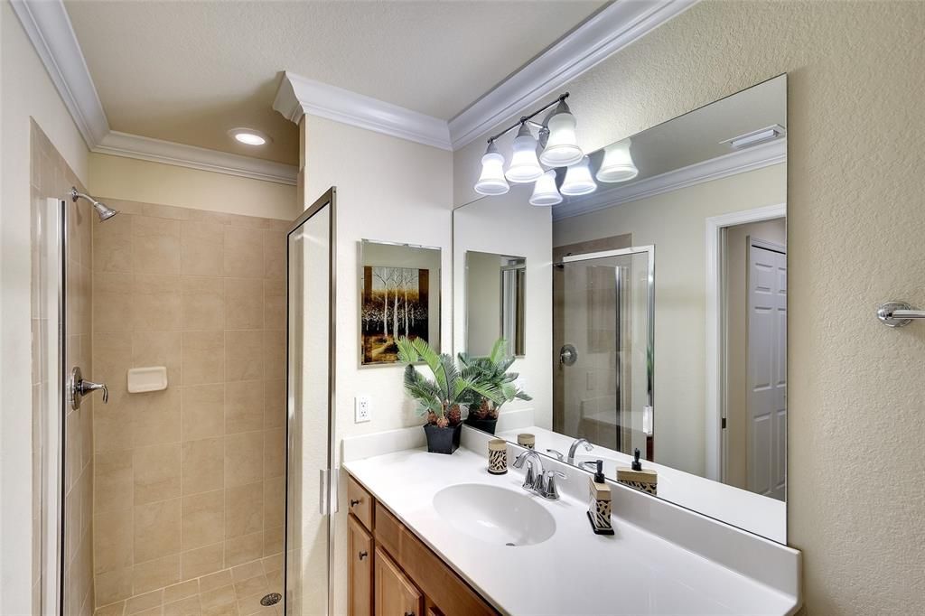 Activo con contrato: $264,900 (2 camas, 2 baños, 1232 Pies cuadrados)