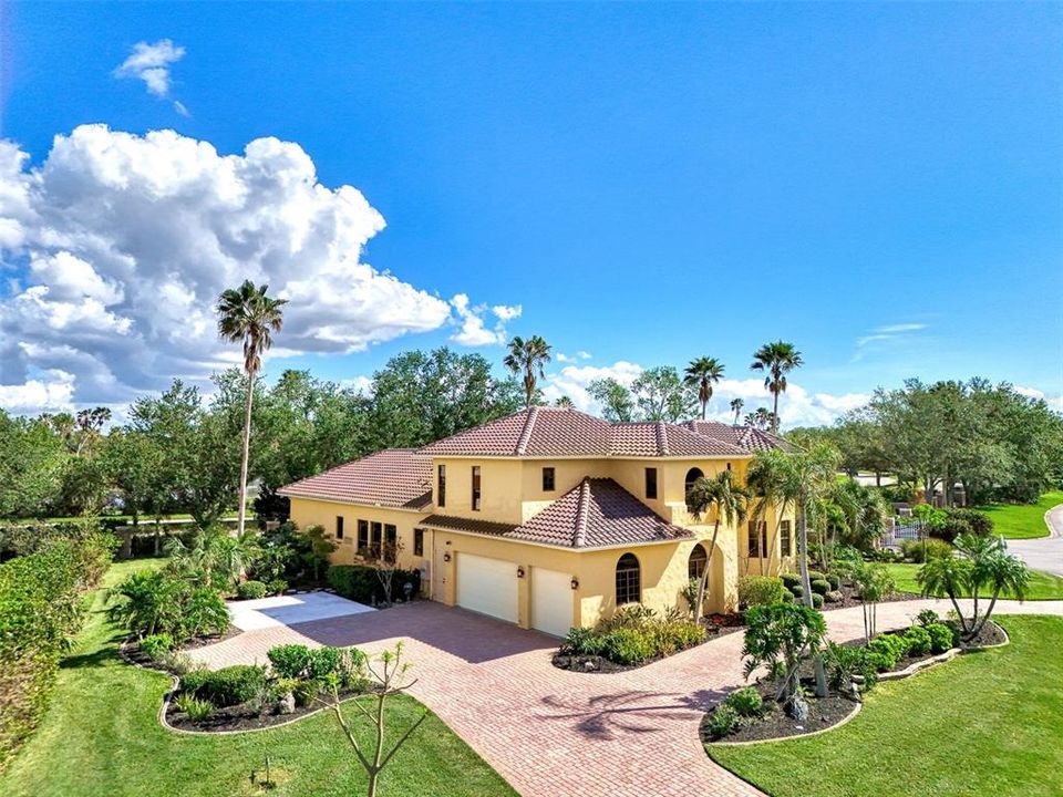 For Sale: $1,148,000 (4 beds, 4 baths, 4210 Square Feet)