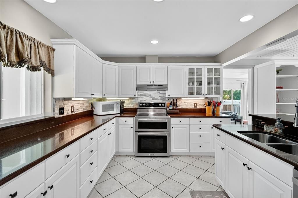 На продажу: $620,000 (3 спален, 2 ванн, 1911 Квадратных фут)