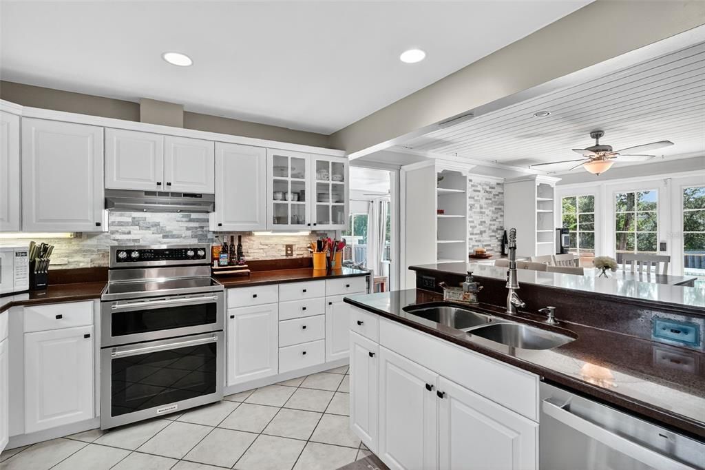 На продажу: $620,000 (3 спален, 2 ванн, 1911 Квадратных фут)