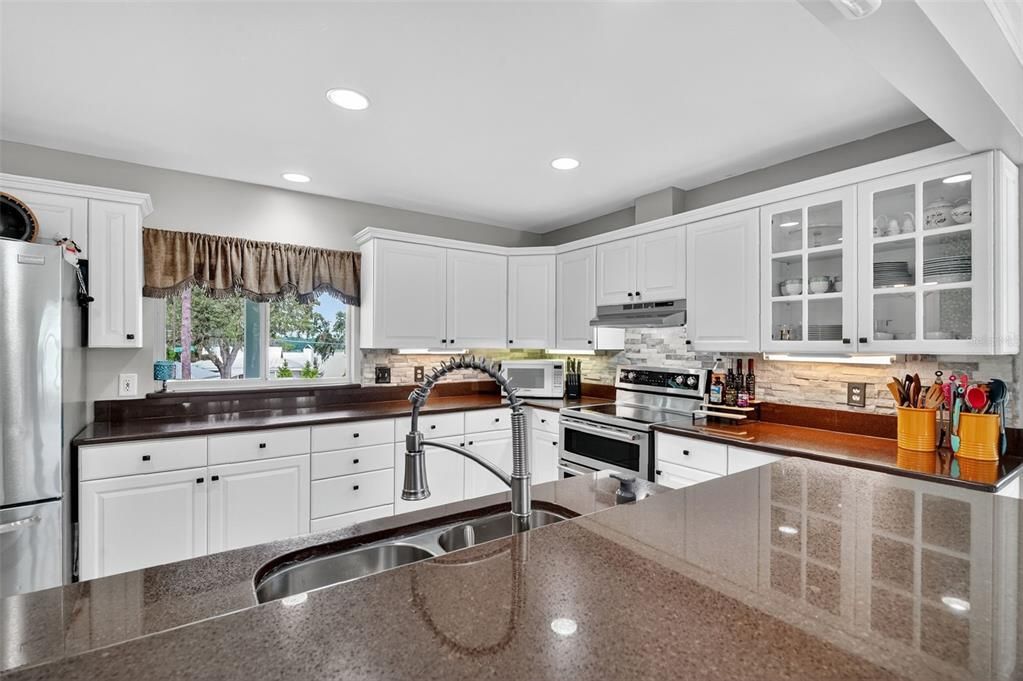 На продажу: $620,000 (3 спален, 2 ванн, 1911 Квадратных фут)