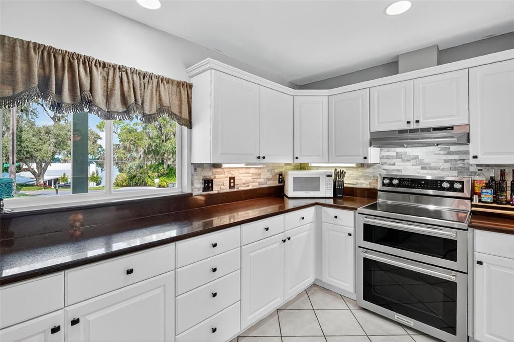 На продажу: $620,000 (3 спален, 2 ванн, 1911 Квадратных фут)